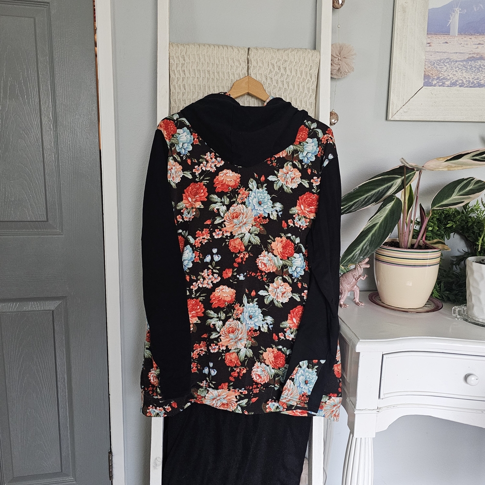 2XL Hazel Blues Cowlneck Hoodie, Black Floral, Thumb Holes & Pockets - Picture 6 of 6